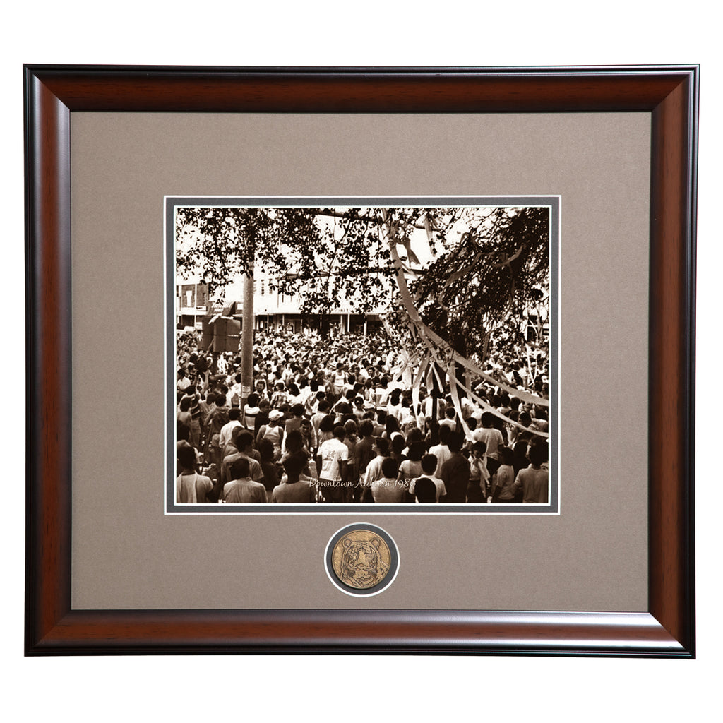 アメリカンカントリー額絵 Auburn Toomers Corner Vintage After Game Celebration 1986 Downtown